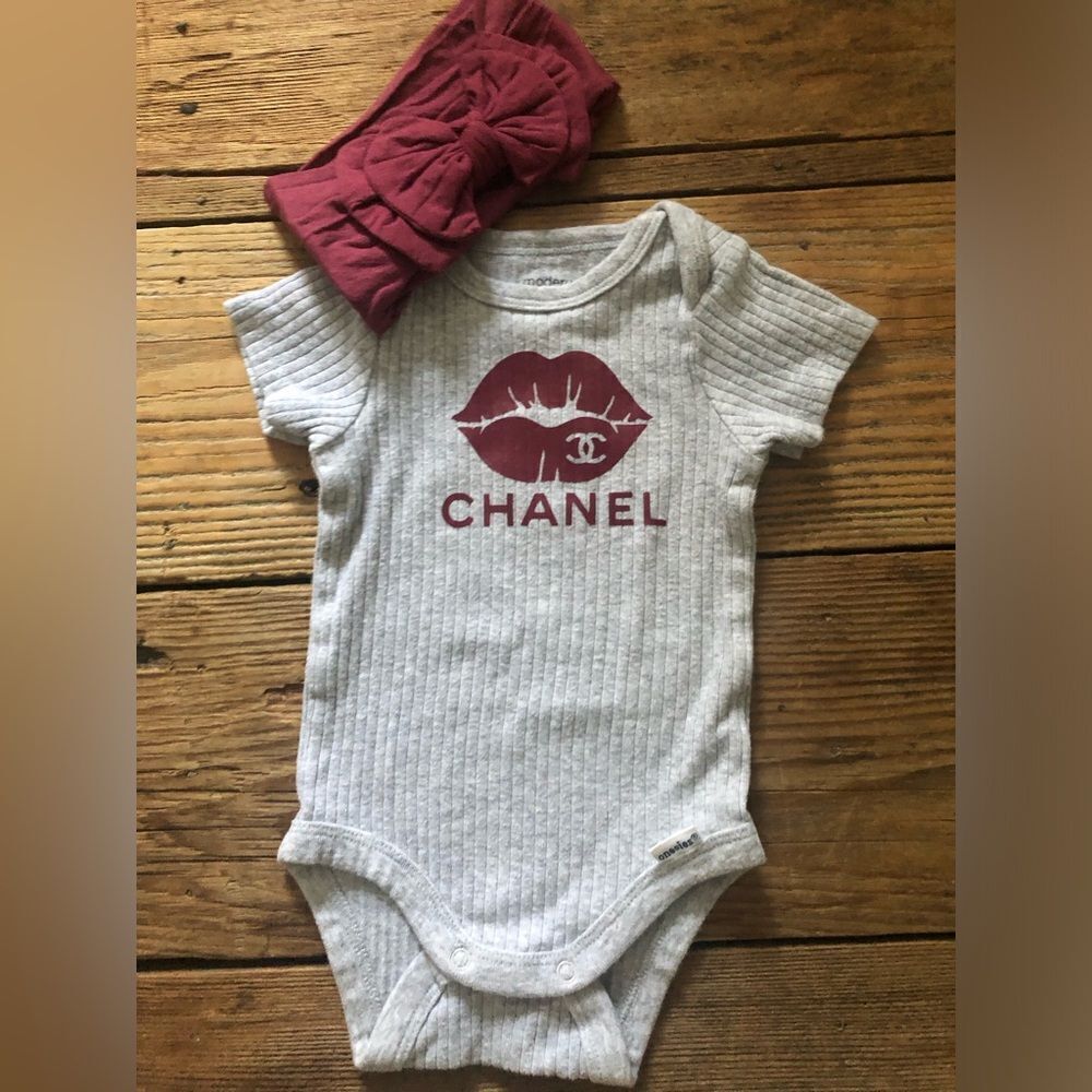 0-3month onzie and matching head band in grey and maroon
